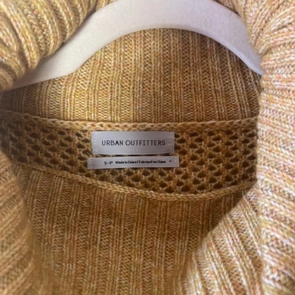 Urban Outfitters Choker V cutout cowl neck sweater - Picture 4 of 5